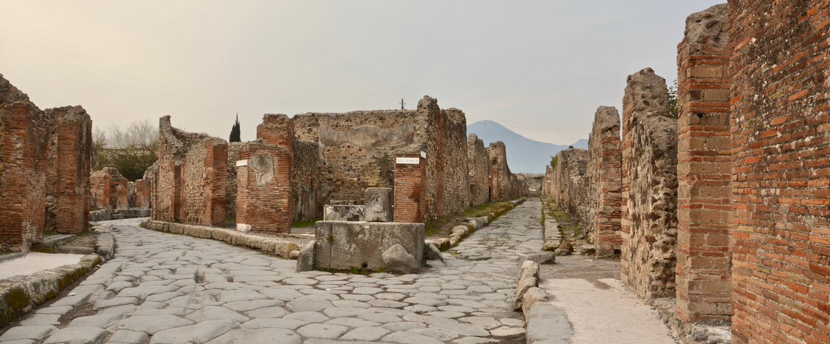 pompei79's tweet image. #Pompeii is to reopen on the 26th May. 
The first phase will mainly focus on reopening the streets of the city and believe me, they are a joy in themselves... 
pompeiisites.org/en/comunicati/…