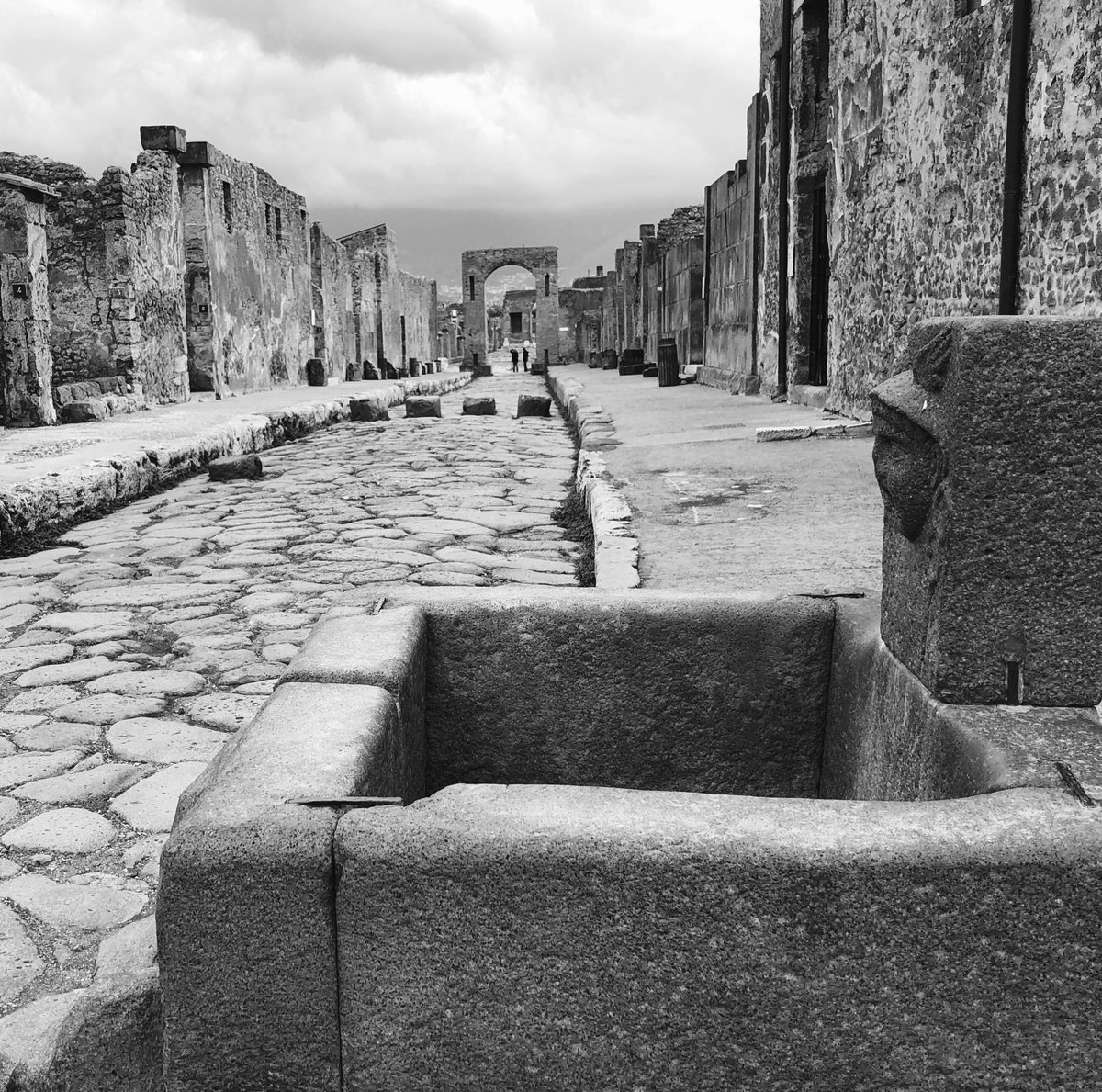pompei79's tweet image. #Pompeii is to reopen on the 26th May. 
The first phase will mainly focus on reopening the streets of the city and believe me, they are a joy in themselves... 
pompeiisites.org/en/comunicati/…