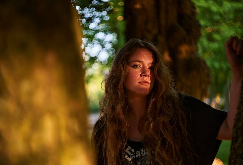 Rickenharp's tweet photo. Here‘s some sunshine to brighten up your timeline. Model is the lovely @cocoline678 #sonya7iii #vintagelens #konicahexanon57mmf12 #konicahexanon #portrait #goldenhour https://t.co/Sq0hZA4Dp2 https://t.co/Lq3iVfWFgr