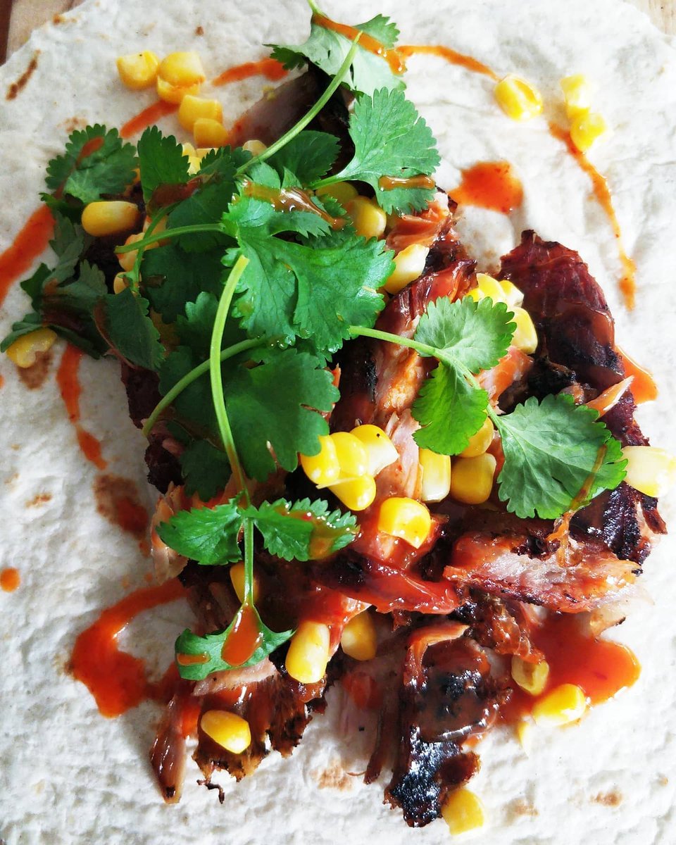 Food4Pro's tweet photo. Siracha pork ribs 🌶️🌶️, sweetcorn, and fresh coriander wrap
Perfect lunch in this lovely weather 
#sun #bbq #pork #ribs #siracha #hotsauce #food4pro #food #chef #foodie #foodporn #cheflife #instafood #chefsofinstagram #cooking #foodgasm #foodies #delicious #gourmet #foodpic https://t.co/9gIuBofkfv