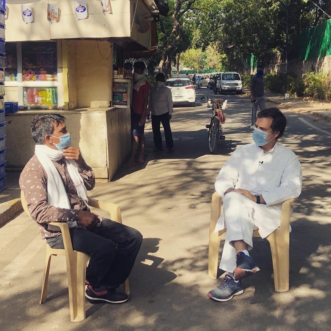 KimHaokipINC's tweet photo. A true Leader is the one who sits with the public, take notice of their problems, doesn't discriminate between rich or poor and Shri @RahulGandhi is the perfect example of that.

Interacting with a Taxi Driver. https://t.co/vgE5xFAI6x