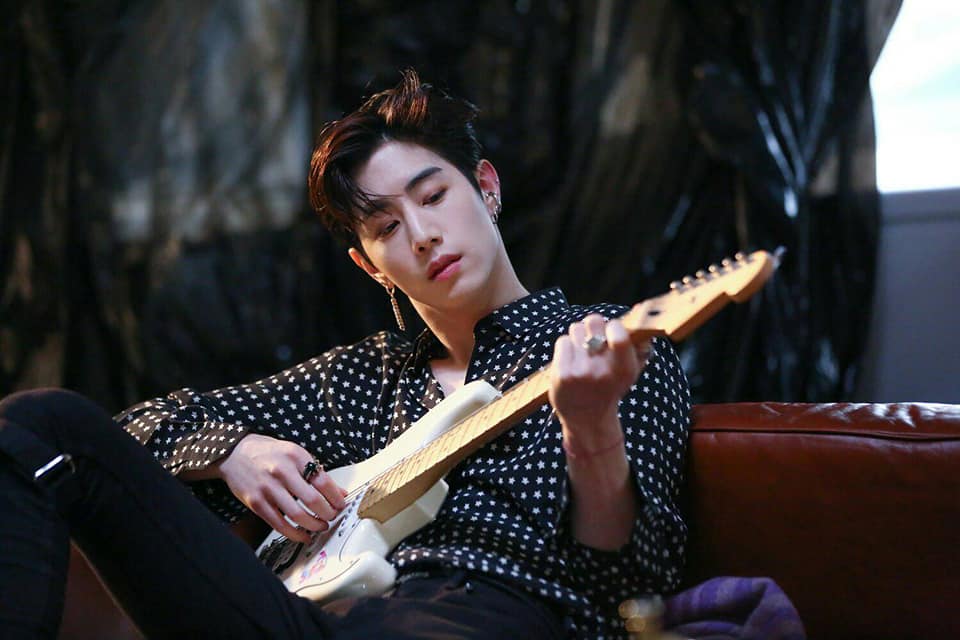 FORIGOT7TH's tweet photo. หล่อแบบนักดนตรี 🎸🎸

#ประกาศความหล่อของมาร์คต้วน 
#GOT7 @GOT7Official

@mtuan93 #MarkTuan https://t.co/eMUzodNJwF
