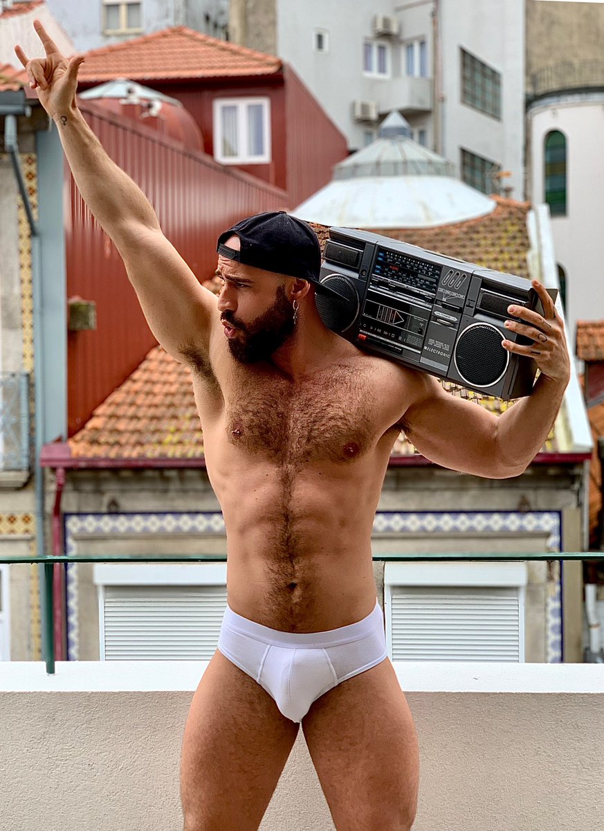 mr_momoxxx's tweet photo. Please don’t stop the music 🤟🏼 https://t.co/oCoYuGJVag