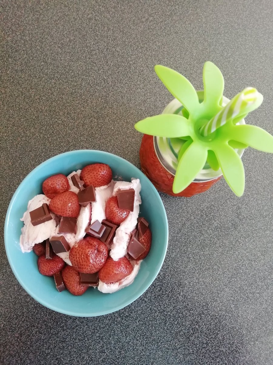 TomChimiak's tweet photo. Lockdown solo bank holidaying requires a treat lunch while sunbathing in garden
Raspberry Ice cream, Strawberries (Tinned as I don't have fresh) and Minty Moo Chocolate with Berry Smoothie! #TomsKitchen #PKU #treats https://t.co/hw282XLTrb