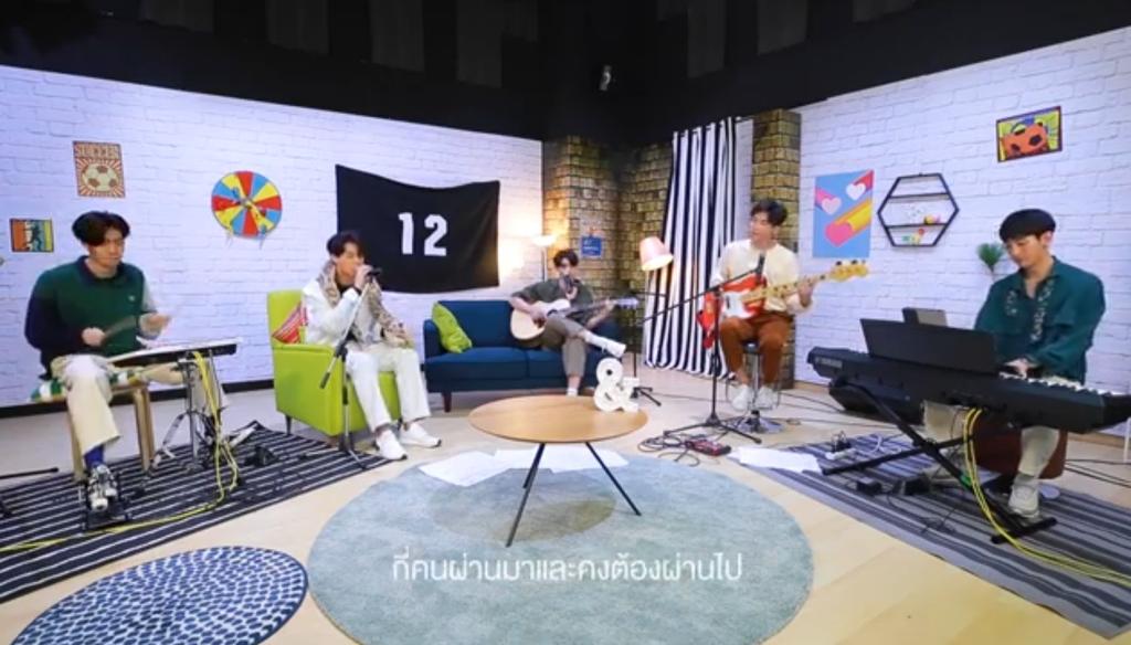  #Play2gether MISS THEM The amount of talent you all have!!I look forward to the engsubs but listening to you guys play was a treat!Tonight's band : @bbrightvc  @winmetawin  @Gunnzsmile  @Toptap_jirakit  @SivakornLert WHY DONT WE HAVE OISHI HONEY APPLE HERE IN THE PH? 