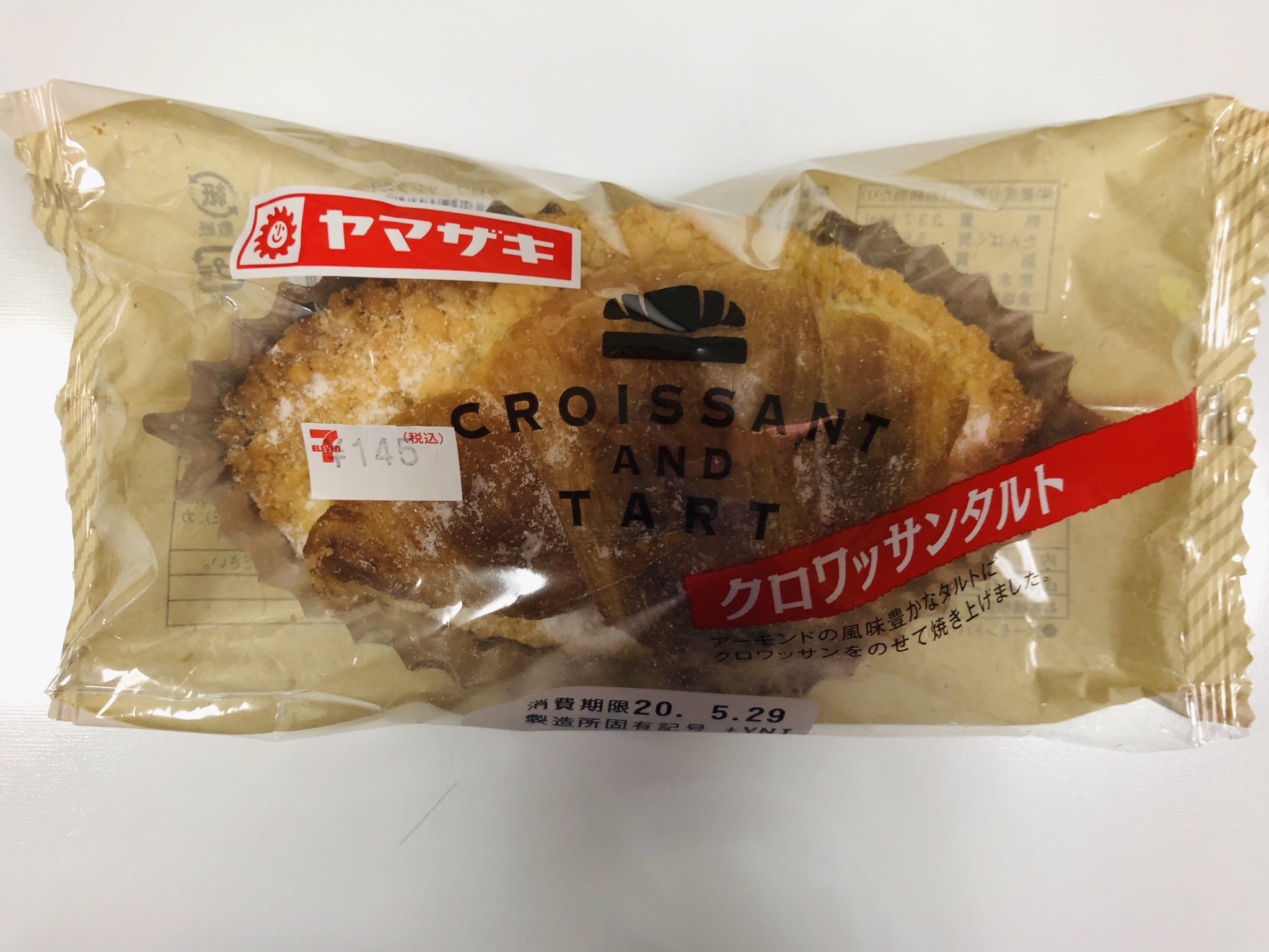 まゆ 美味しそうなパン フォロワーさまオススメ セブンのクロワッサンタルトはタルトがザクザクでトーストが美味しいらしいので食べるのが楽しみ ニューデイズのステラおばさんのクッキーチョコづくし 名前からして美味しそう過ぎて買ってしまいました