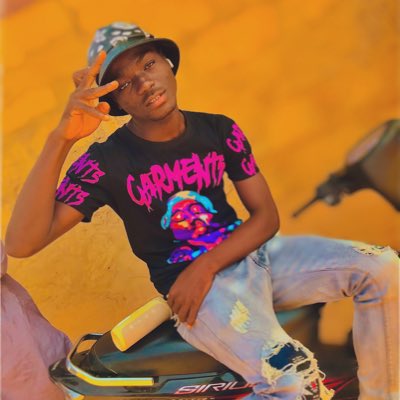 HeureuLe's tweet photo. #NouvellePhotoDeProfil https://t.co/NGUqdE7EGC