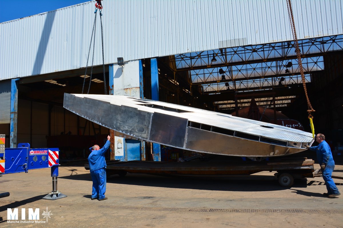 Mim_dieppe's tweet photo. [Projet en cours - Bateau école 🛳]
Ça avance sur le projet du Bateau école ANITA CONTI ! Nous travaillons actuellement sur le retournement de la coque, en direct de nos ateliers @dieppefr ! Du nouveau pour bientôt, restez connectées 🙏

coucou @NLanglois76 , @sebastienjumel https://t.co/J7FgHmWtbE