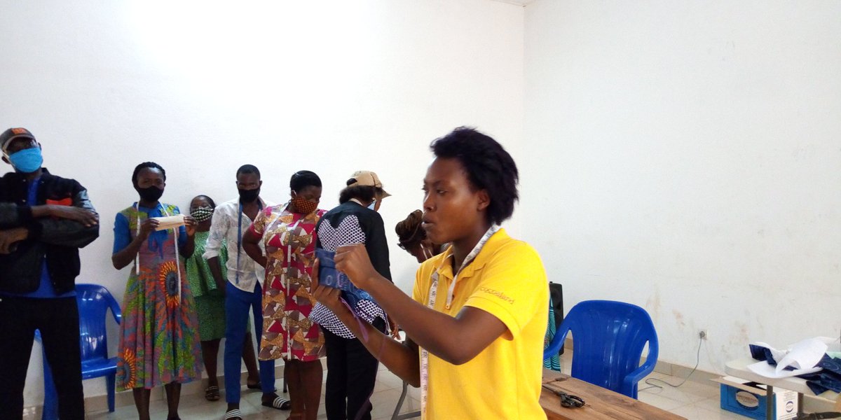 NunyaLab's tweet photo. Ce lundi 25 mai 2020, les artisans et les formateurs continuent la formation en réalisation de masque alternatif de protection à la Maison des Jeunes de Lomé.

#PNUD #INAM #FAIEJ #UCRM #MDBAJ #NunyaLab https://t.co/1MHn2va83Q