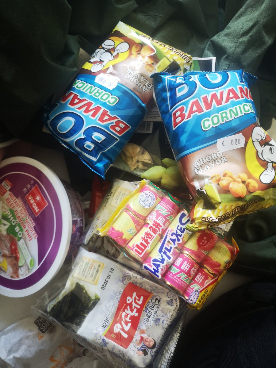 pgsqueal's tweet photo. Childhood time. #hawflakes #boybawang https://t.co/wv20PWrBMD