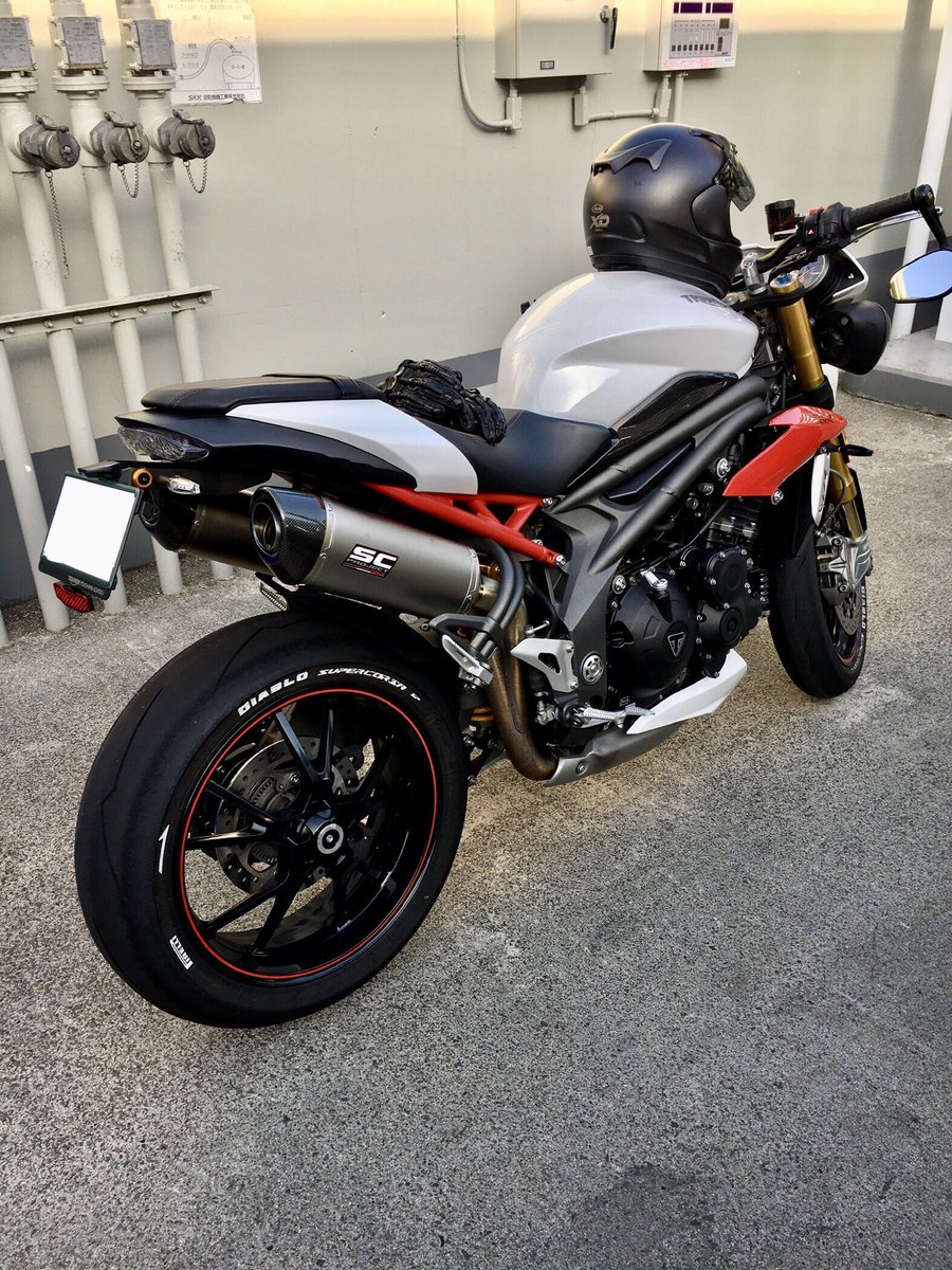 sptr1050r's tweet photo. イカシテルフェンダーレス
#triumph
#speedtripler
#バイク乗りと繋がりたい
#バイクのある風景 https://t.co/8mfj92fgSH