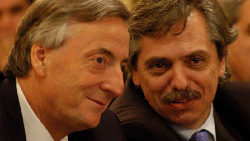 magariovero's tweet photo. Nuestro pueblo es un actor fundamental en la recuperación de una Patria justa, libre y soberana.
Como cuando Néstor asumió hace 17 años con @alferdez como Jefe de Gabinete, nuestro compromiso como Gobierno es el de volver a una Argentina unida y de pie. https://t.co/9XWQUfInlT