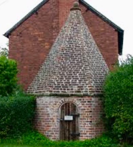 9. Eventually the perfect Friday arrived. The No. 73 Bus from Kings Cross stops right outside the auction hse in Essex Rd, charmingly, the bus stop is named Packington which is also the name of the Leicestershire village where my mother in law lives.But not in this residence 