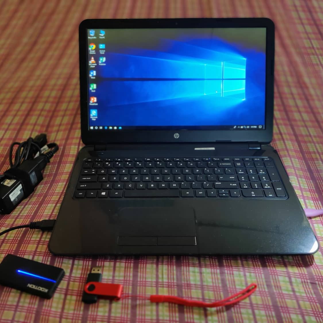 dstechcs's tweet image. Newly Refurbished HP-15z Laptop- JM$65,000.00  (negotiable).

- Windows 10
- Brand New Screen 15.6&quot;
- Brand New Battery
- Brand New Keyboard
- Brand New Charger
- DVD ROM Drive
Comes with:- 32 gig thumb Drive, USB hub/card reader &amp;amp; USB night light. 

WhatsApp: 876-329-5472.