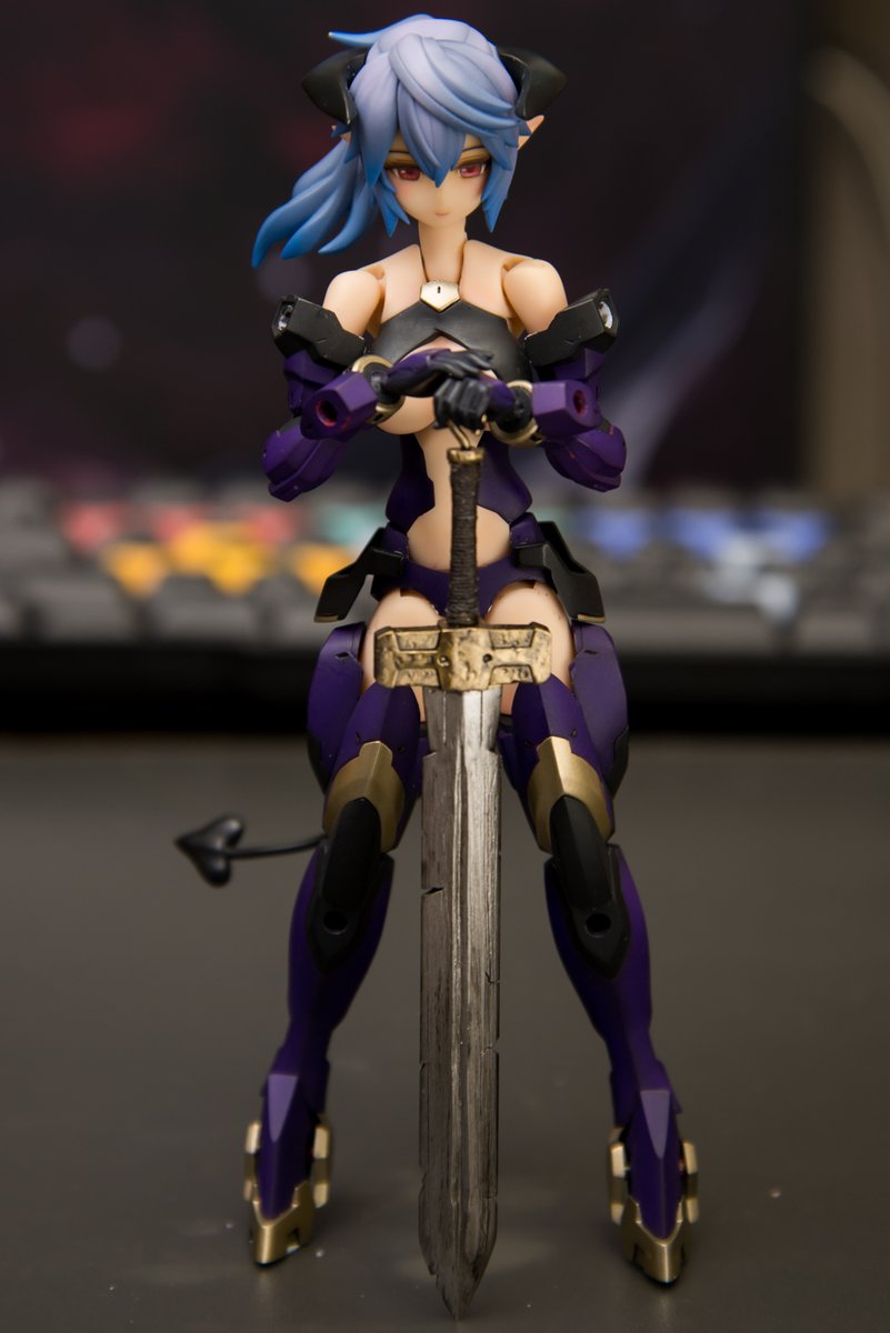 ヤマジン V Twitter チクチクしてくる構えと 大きい剣は持ってるだけでカッコイイんだ カッコイイ剣の構え方