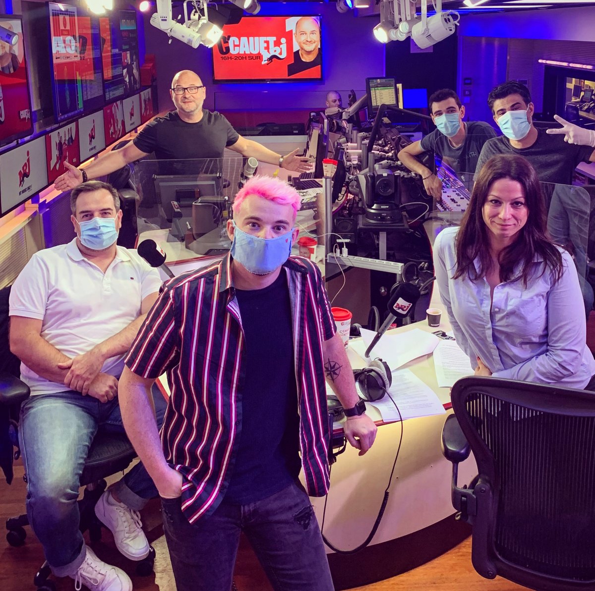 cauetofficiel's tweet photo. Ça y est toute l'équipe est là ! On est parti pour 4h d'émission sur @NRJhitmusiconly ! 😍 #CCauetSurNRJ

Rejoignez nous sur le live ⬇️
Lien #FBLive👉 https://t.co/Rx9Sl3BiwY 
Lien #Twitch👉https://t.co/norQuIy9Kv https://t.co/d4xZDuQEzI