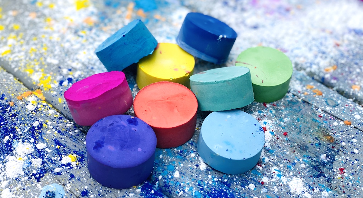 How to Make Your Own Sidewalk Chalk and Create an Obstacle Course hubs.ly/H0qNHP50