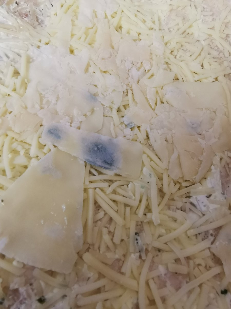 Heggiefoobar's tweet photo. @AldiUK I purchased a pizza and garlic &amp; cheese bread from your leominster store on Wednesday went to cook it for tea last night and the garlic bread was mouldy with a best before date of the 25/05/2020.
I was very disappointed &amp; spoilt my tea 😠 https://t.co/TEkzcKdxQN