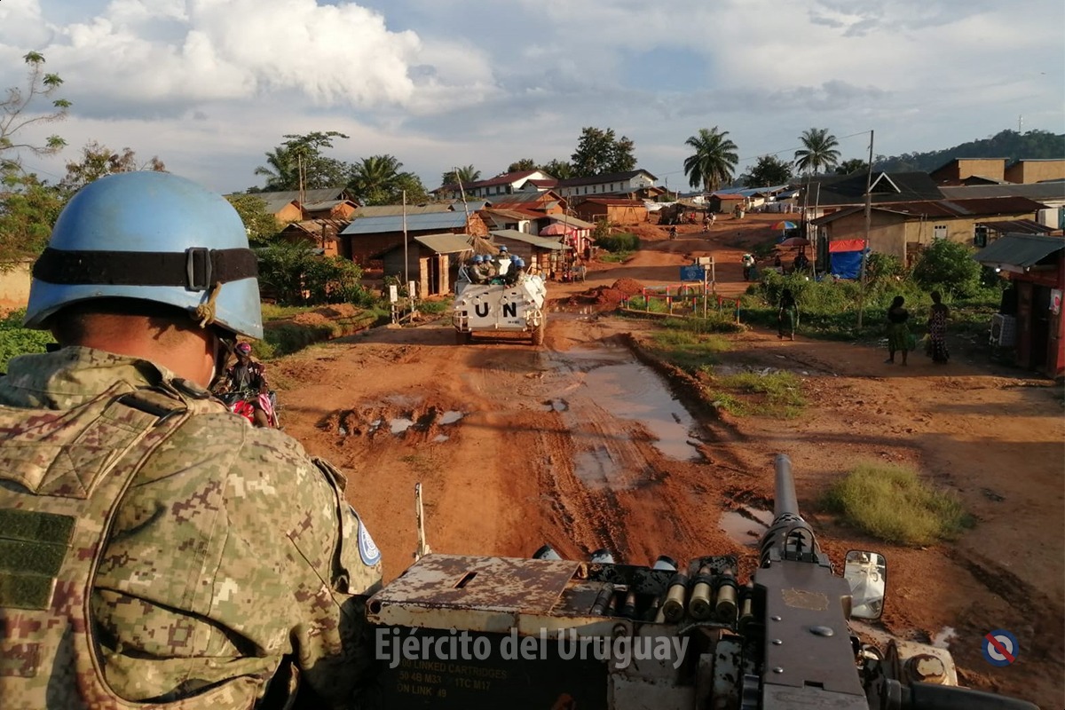 EJÉRCITO DE URUGUAY - Página 28 EY3noXVXgAAR9mV?format=jpg&name=medium