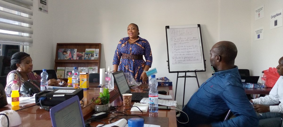 ange_makadi's tweet photo. #Kinshasa | @rkitsita, DG du média @actu30magazine partage son expérience sur le #Journalismemobile, #JournalismeWeb : débuts, obstacles et sacrifices .
Formation des formateurs sur le #journalisme , approche genre @Kandindi2 et @AcofepeR avec @Internews_RDC
#FreePress https://t.co/5ZshNt2rbh