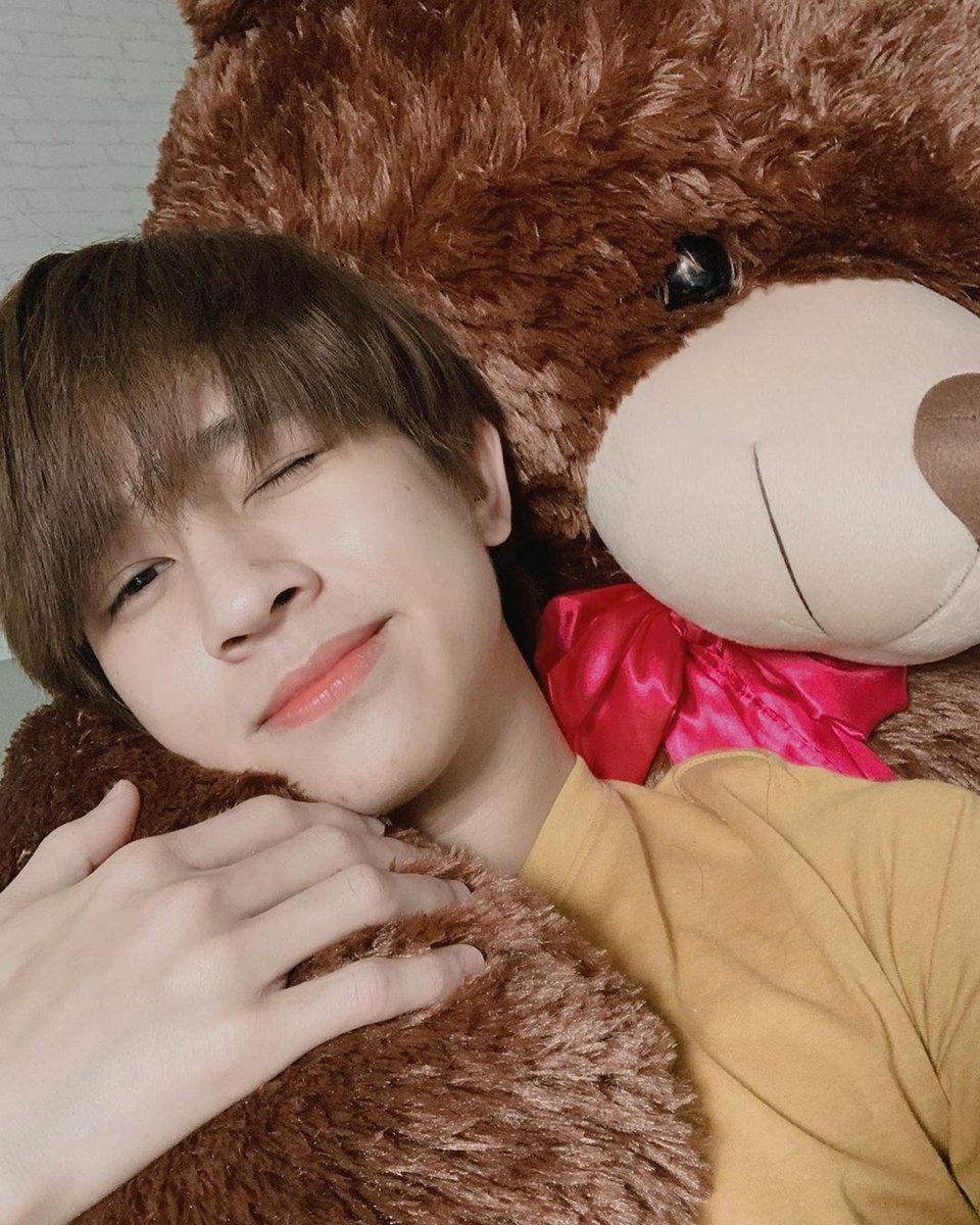 when he need cuddles from you but you're not with him "i will hug the bear instead" #เจ้าแก้มก้อน
