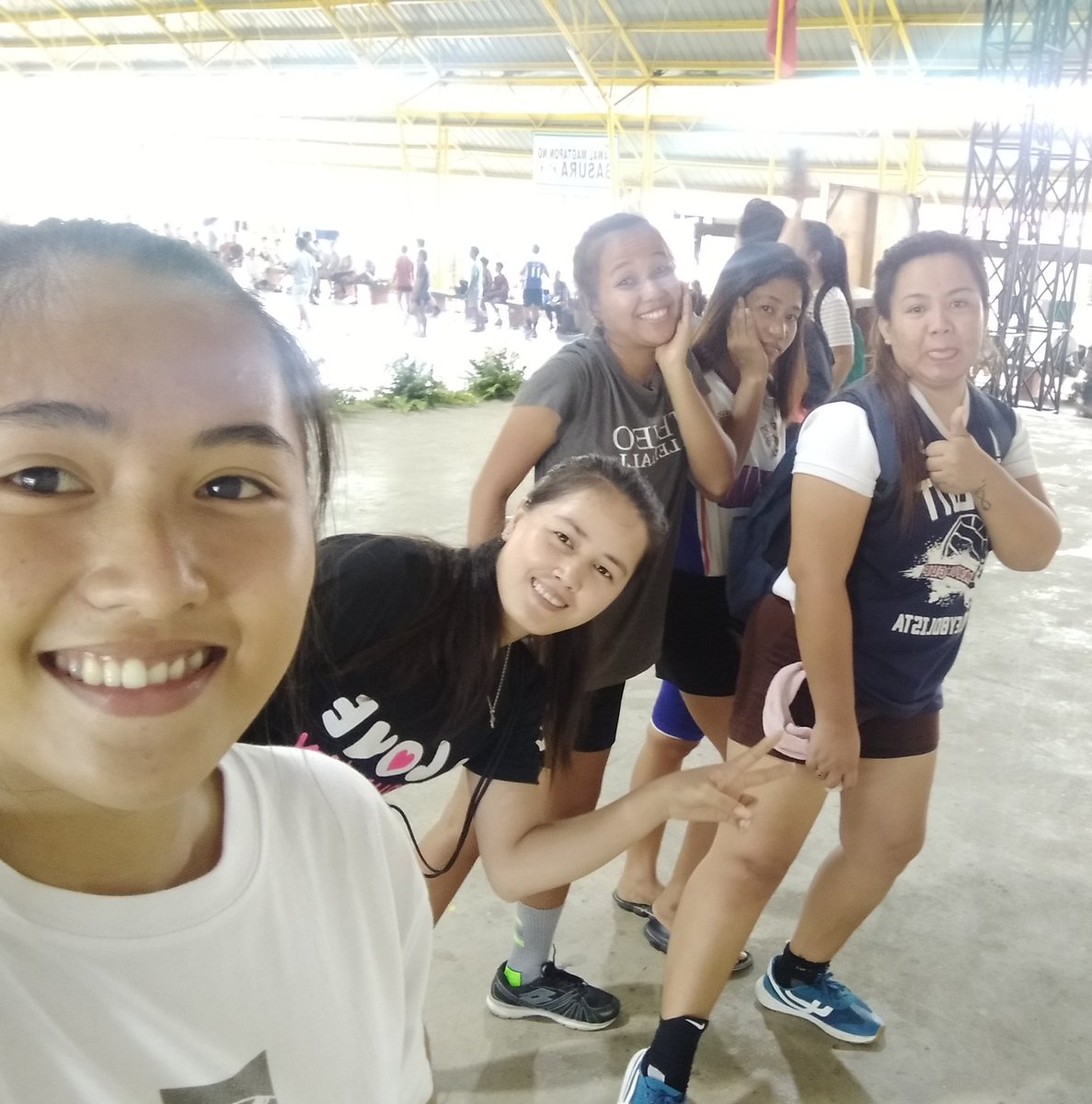 arraaajennn's tweet photo. imissyou guysππ
tagal matapos ng pandemicπ
#whenballislife
#teammates
#volleyfriends https://t.co/3VDdG9fsVb