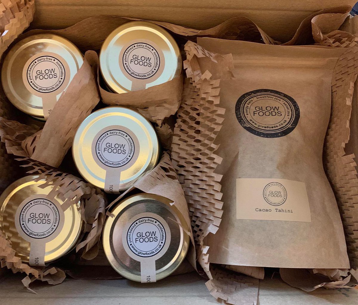 theglowfoodies's tweet photo. ...and we're just about to head into the kitchen again to make some of these delicious little balls of YUM and some cacao raspberry breakfast jars #energyballs #breakfastjars #overnightoats #plantbased #dairyfree #wholefoods #norefinedsugar https://t.co/nq1HycYJYL