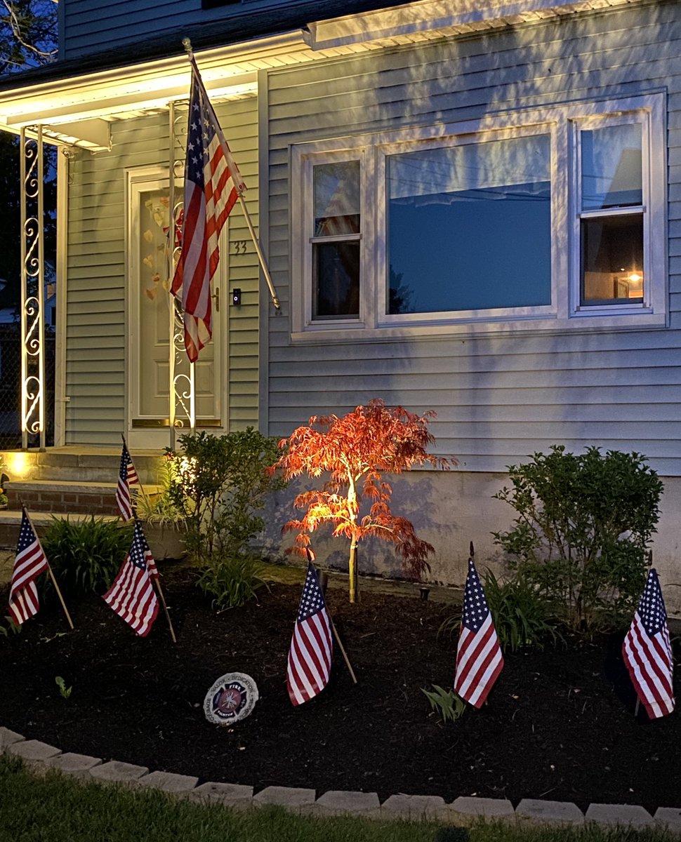 acelandscaping's tweet photo. “Memorial Day is the day that’s set aside to remember with gratitude and pride all those who served and died for our country and our freedom. May your day be filled with memories and peace.” 🇺🇸 https://t.co/ci7lDfpCgB
