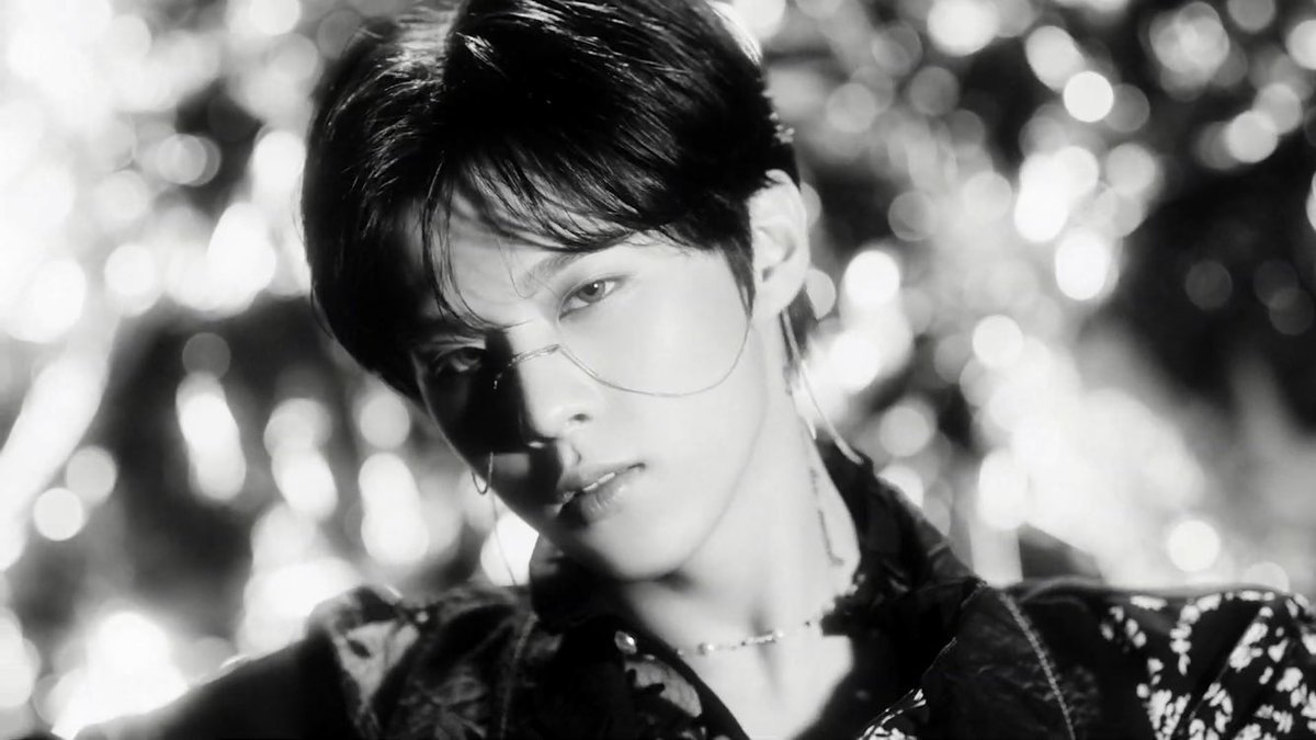 up10tionToronto's tweet photo. Wooseok really be serving us looks!! 😍
#RiseofTheREDMOON #찬란한_우석이의_적월 #wooseok  #우석 #up10tion https://t.co/JtRkpPCfJh