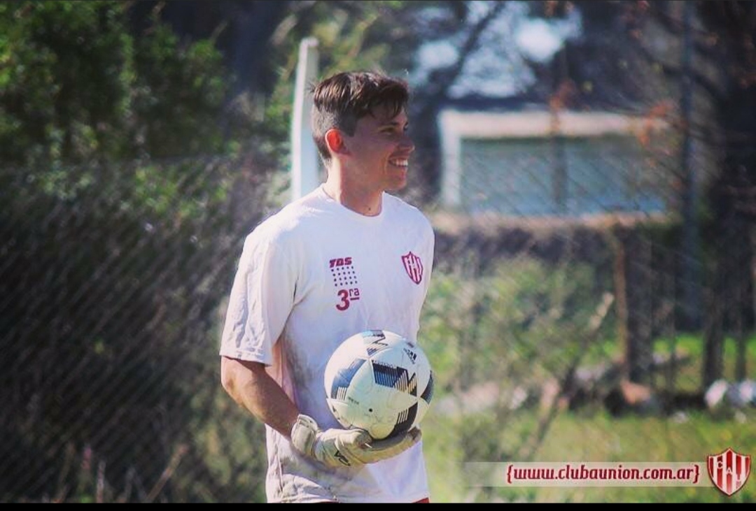 SoloLEFoficial's tweet photo. Después de un muy buen año en su debut en la esperancina en el 2019 con Unión Santo Domingo, Jenaro Benet, en esta temporada vuelve a elegir al conjunto que sigue dirigiendo el " Ruso" Nestor Bonetti. #JenaroBenet #ligaesperancina #NéstorBonetti #sololef https://t.co/7E3SmEf4Zi https://t.co/lOPSRgOOGr