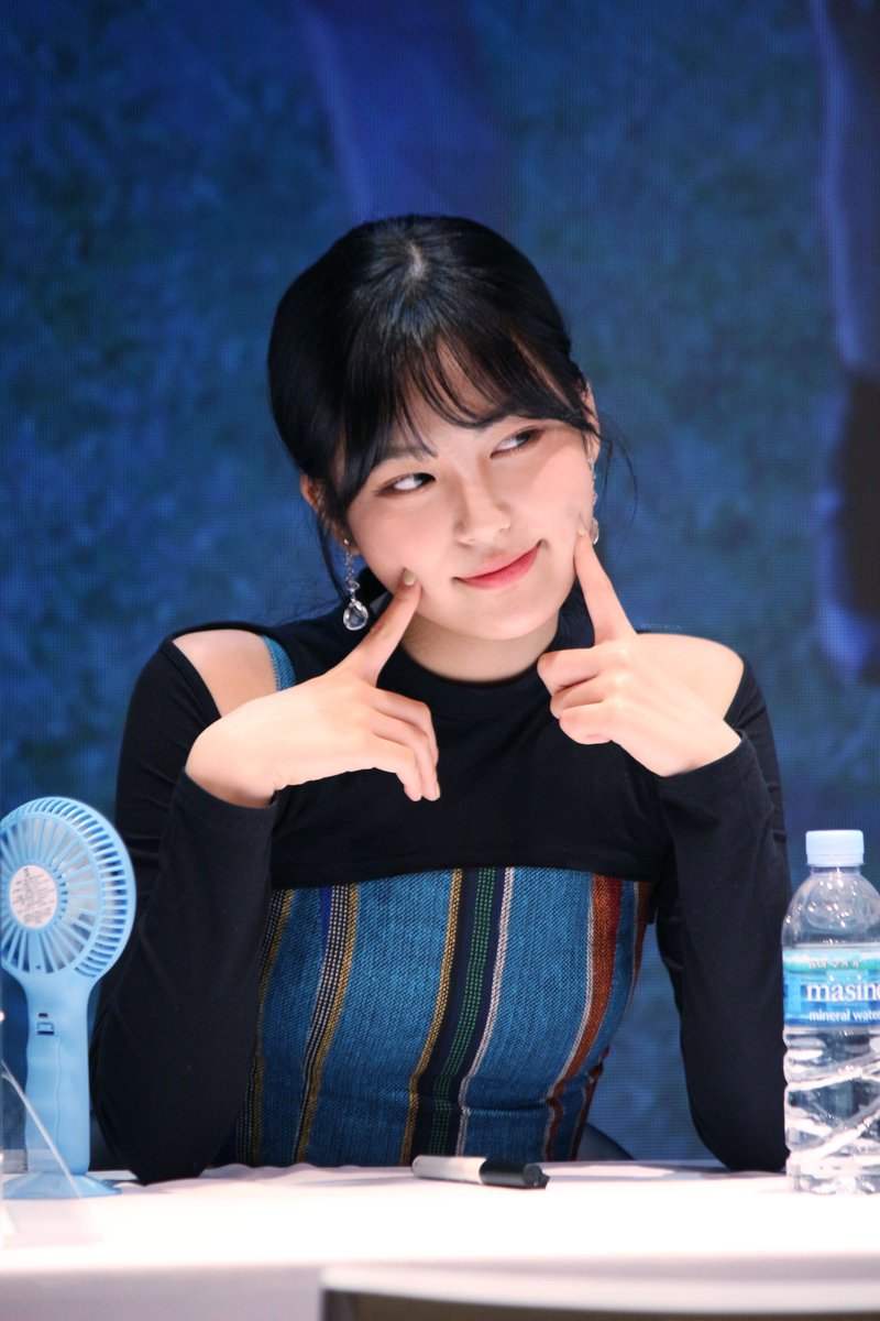 Winter_M00N's tweet photo. 200524 용산 팬싸인회

#버스터즈 #Busters #지수 #정지수
@Busters_idol https://t.co/SSRsPTW80t