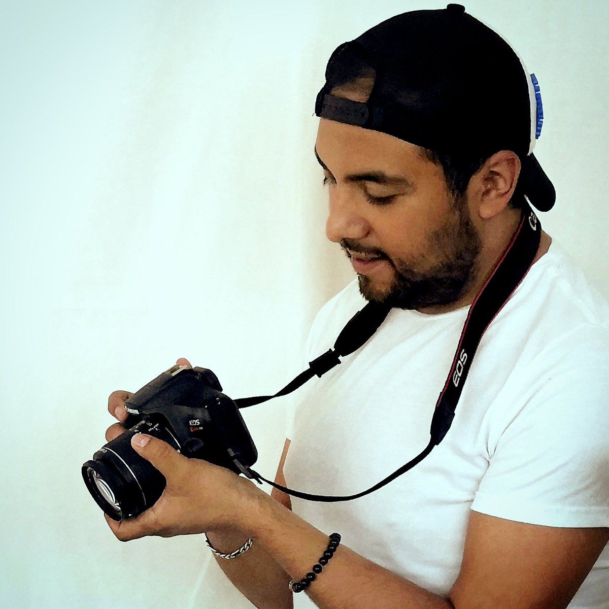 ArmyTorres101's tweet photo. Creer y crear están a una sola letra de distancia. 😀🙌🏽😉📷🎨
¡Excelente inicio de semana!
#Army #ArmyLife #DiseñadorGráfico #ComunicadorVisual #fotografia #Happy #fotografia #photooftheday #lifestyle #chicobarbón #momentocreativo #buenosdiasméxico #vida #motivación #gayboy https://t.co/yxGGuWPu9w
