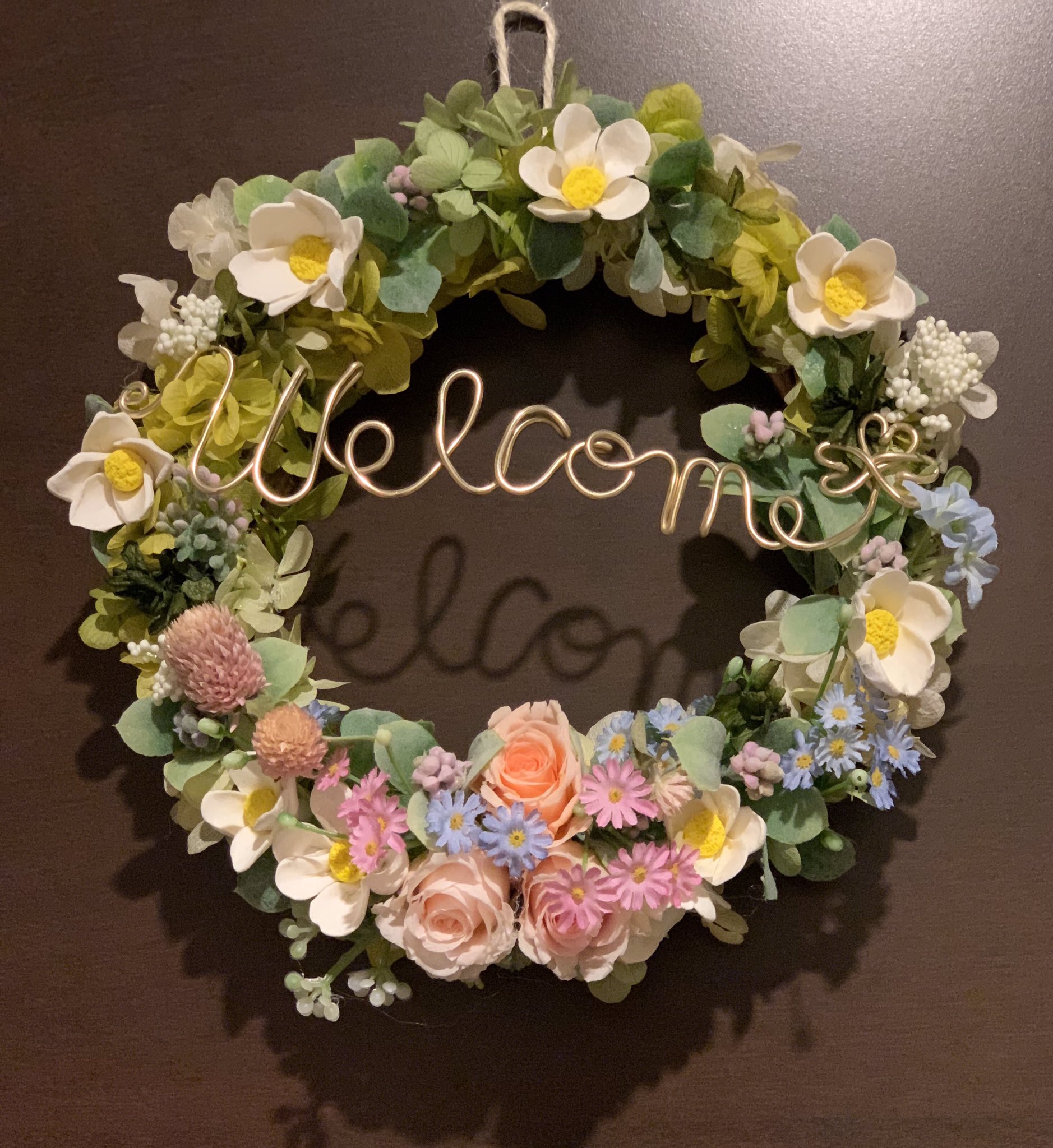 モモママ 今日リースは手作りの軽量紙粘土のお花と プリザーブドフラワー ドライフラワー アートフィシャルフラワーを使いまとめてみました そしてワイヤーでwelcomeを作ってコラボさせてみました リース お花のある暮らし リメイクリース モモママ 今日リースは手作りの軽量紙粘土のお花と プリザーブドフラワー ドライフラワー アートフィシャルフラワーを使いまとめてみました そしてワイヤーでwelcomeを作ってコラボさせてみました リース お花のある暮らし リメイクリース