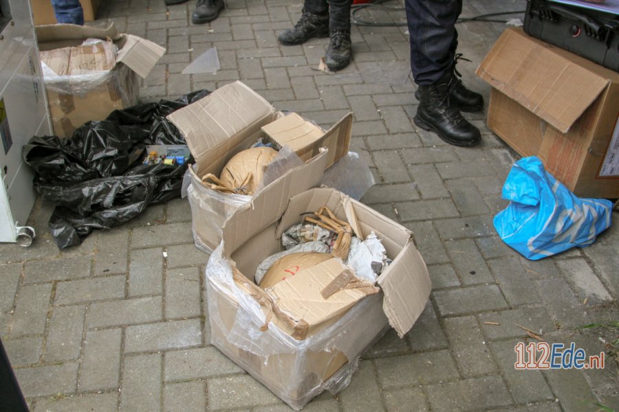 Extreem zwaar vuurwerk aangetroffen bij inval in bedrijfspand #Ede. 112Ede.