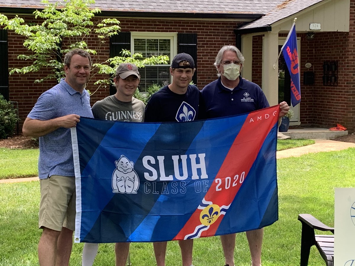 finnerkp's tweet photo. Congratulations @andrewfinlay22! Thanks @sluhjrbills and Mr. Hannick for the gift! https://t.co/IPlnVqsnLm