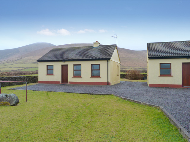 RejectThemAll's tweet photo. Great Find - H-Spot #ImagineIreland #Travel “Ballyferriter, Dingle Peninsula, County Kerry” https://t.co/xQ0pBQwg4C < Buy it here now! https://t.co/ukWvXVIPtH