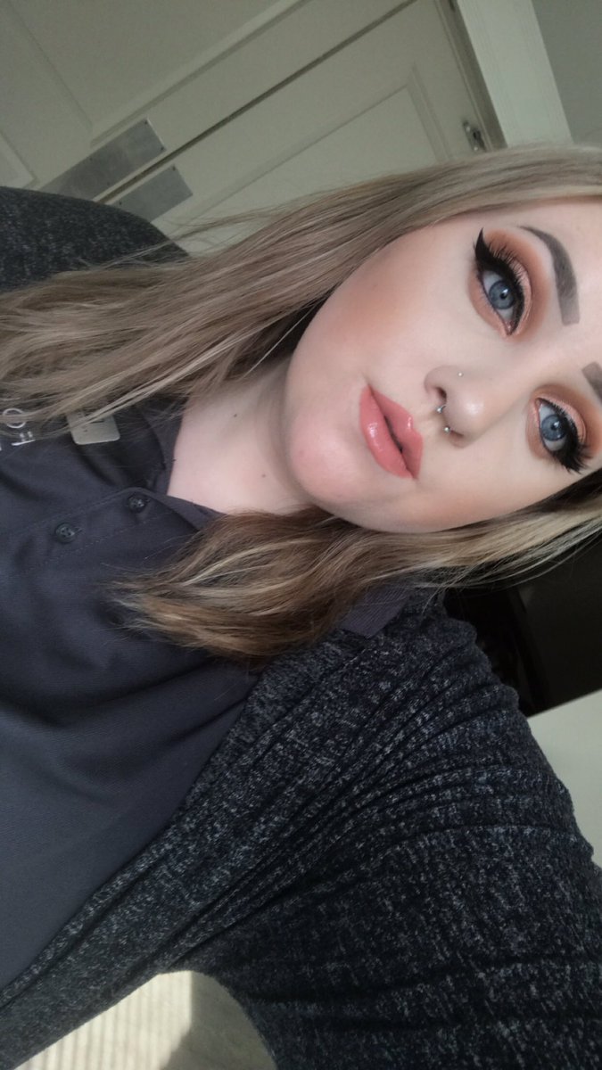 Shes_A_R3bel's tweet photo. No conspiracy, just the palette! @shanedawson @JeffreeStar #JeffreeStarApproved #ShaneGlossin #mannequinlipstick #conspiracypallette https://t.co/kou3DRvThb