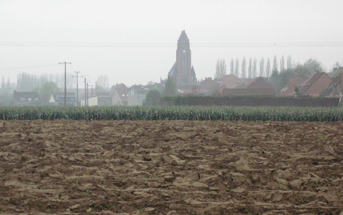 jamesrb's tweet photo. #65thFieldRegt RA move out of #ForetdeNieppe - 6mi NE to new position nr #Strazeele Stn (see 2011 photos). Into action firing onto enemy forward units between #Hazebrouck &amp; #ForetdeNieppe along line of Canal d'Hazebrouck. #WW2 WW2  #Dunkirk1940 2/3 https://t.co/IfGDQVYOaG