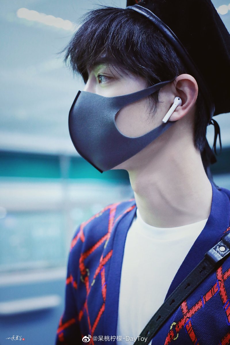 An Appreciation Thread for Xiao Zhan's neck ̶a̶̶n̶̶d̶ ̶t̶̶h̶̶a̶̶t̶ ̶s̶̶e̶̶x̶̶y̶ ̶v̶̶e̶̶i̶̶n̶ asddfgghjkllll Σ>―(〃°ω°〃)♡→ #XiaoZhan  #肖战  #X玖少年团肖战DAYTOY