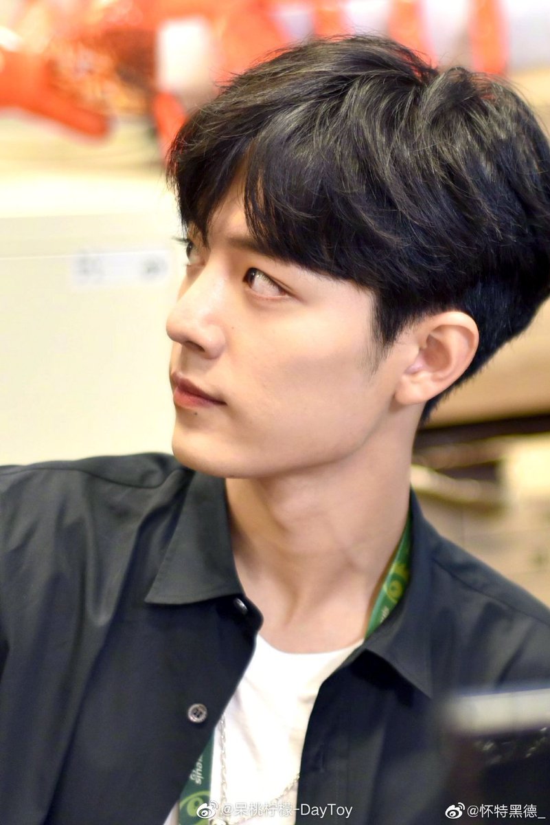 An Appreciation Thread for Xiao Zhan's neck ̶a̶̶n̶̶d̶ ̶t̶̶h̶̶a̶̶t̶ ̶s̶̶e̶̶x̶̶y̶ ̶v̶̶e̶̶i̶̶n̶ asddfgghjkllll Σ>―(〃°ω°〃)♡→ #XiaoZhan  #肖战  #X玖少年团肖战DAYTOY