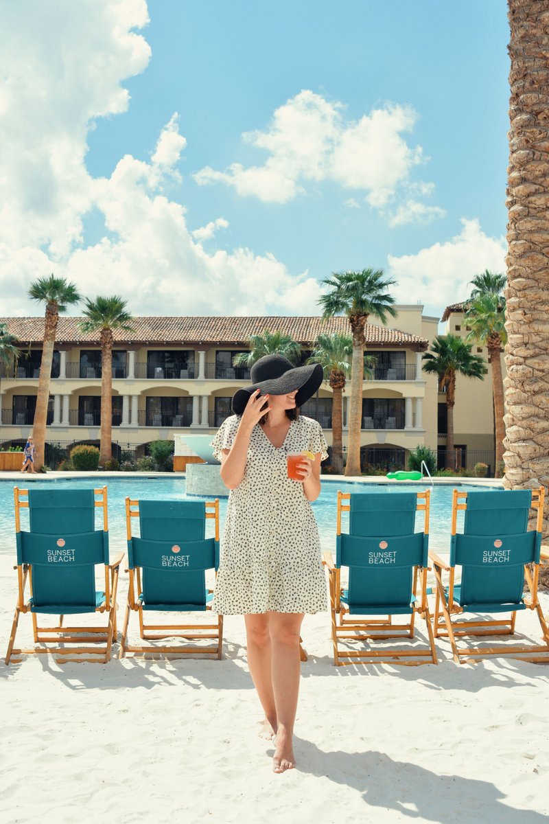 ExpScottsdale's tweet photo. Summer in #Scottsdale is finally here! With rates starting at $85, book your vacation today at https://t.co/jAWyHOL8xb #ItsThatHot ☀️ https://t.co/W8DZjsCECx