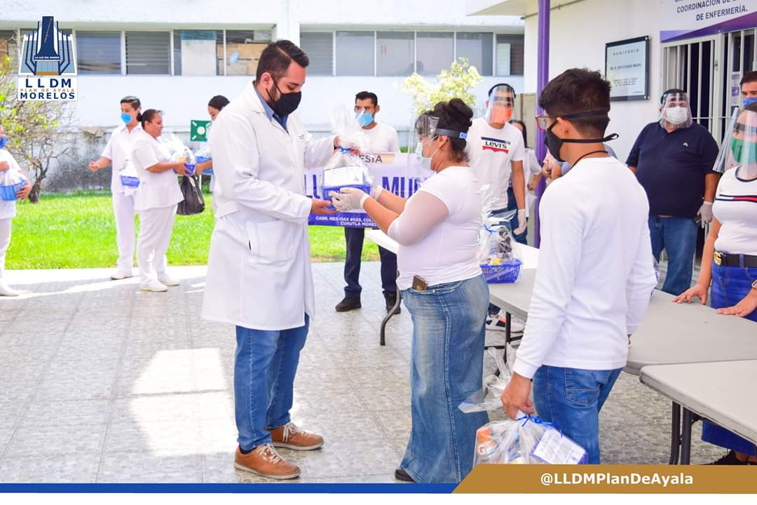 gabo_ortiz10's tweet photo. Iglesia LA LUZ DEL MUNDO reconocemos la labor del personal de salud y le imparte un alimento en agradecimiento por su noble labor.
Enseñanza del Apóstol de Jesucristo Naasón Joaquín García
#LLDM #LLDMNews #LaLuzdelMundo #IglesiadeDiosVivo #Honorable https://t.co/xKhK5rUECc