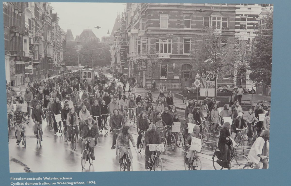 In 1974 2000 people cycled to protest that roads were favoured to motorists and cyclists suffered, they cycled past 17 dangerous intersections planting wooden crosses to represent fatalities that has occurred. Weteringschans is now a bicycle street with no through traffic