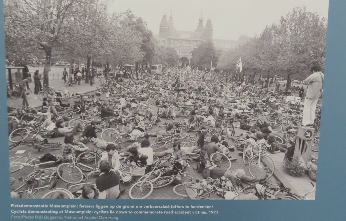 The same ride occurred in 1975, with 3000 people joined. In 1976 4000 joined and in 1977 9000 joined with a lie down protest on Museumplein, the road there has now been removed