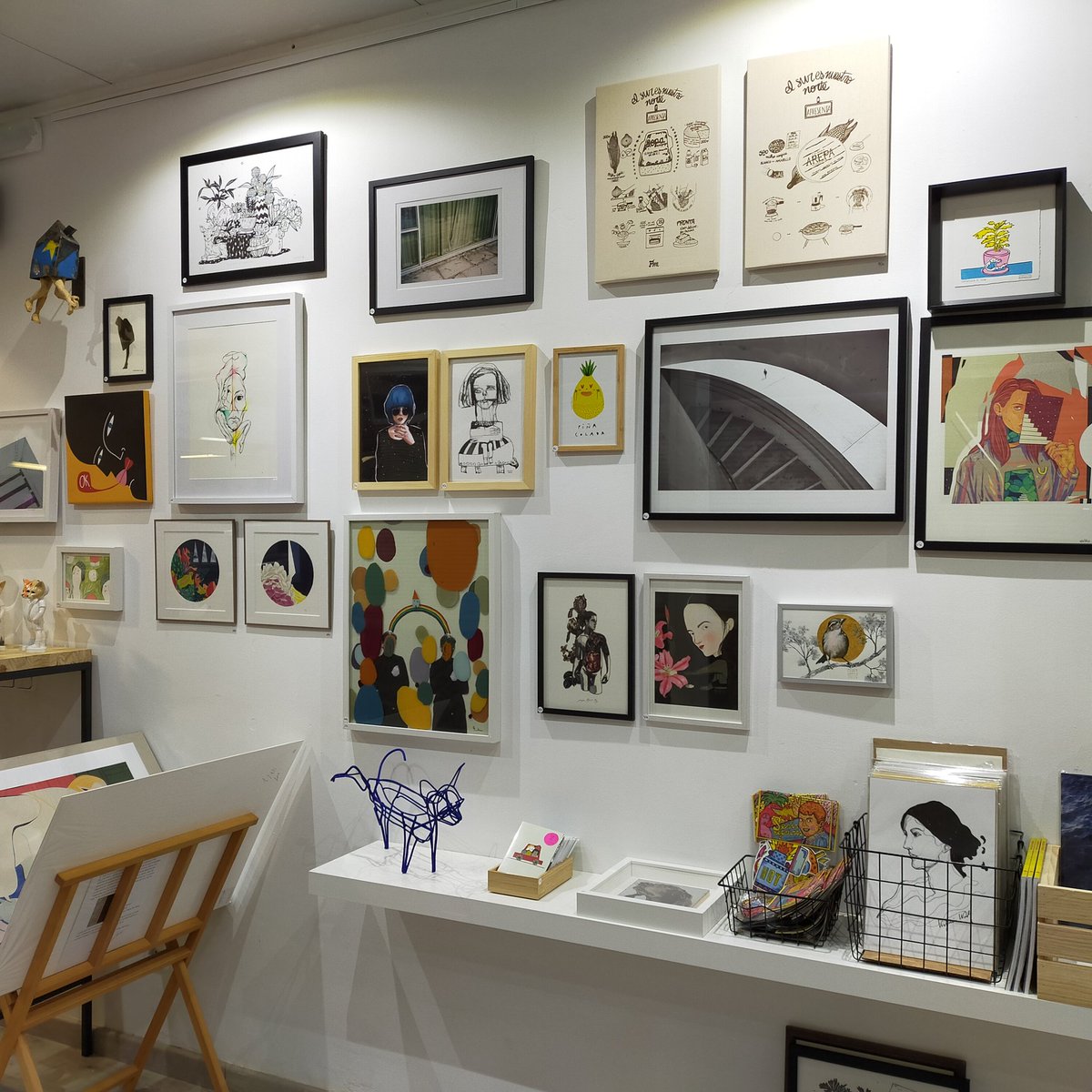 nagareart's tweet photo. Si aún no conoces LA PECERA MERCADO DE ARTE, nuestra tienda de arte en el Mercado de la Cebada, hoy es un buen día para presentártela.

#VolveremosSiTuVuelves
#ComercioLocal https://t.co/m0ZqJM0dRc