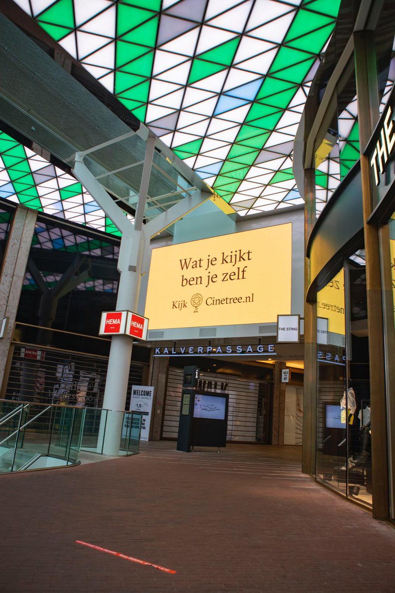 cinetree's tweet photo. Krijg je supersympathiek billboards cadeau van Ocean Outdoor, is de Kalverstraat leeg 😂 Als je klein bent, moet je af en toe een beetje brutaal durven zijn.... #oceanoutdoor #billboards #netniks #cinetree https://t.co/lKy25j6rSl https://t.co/moZ6gk6l5u