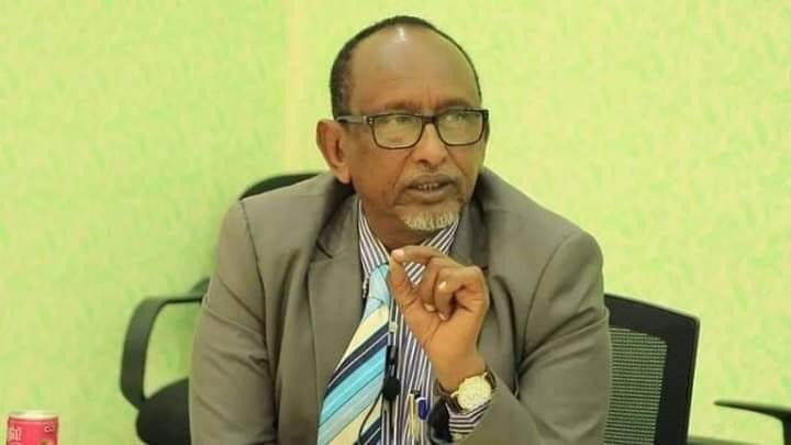 GulledAbdille's tweet photo. Inaa Lilaahi waa Inaa ilayhi Raajicuun waxaan Tacsi udirayaa qoyskii Dadkii deegaanki iyo dhamaan Umada Somaliyeed uuka geeriyooday Wasiirki Deegaanka Isbadalka Cimilada Dowlada Puntland Ee Ismail Gamadiid https://t.co/hliBPYoRid