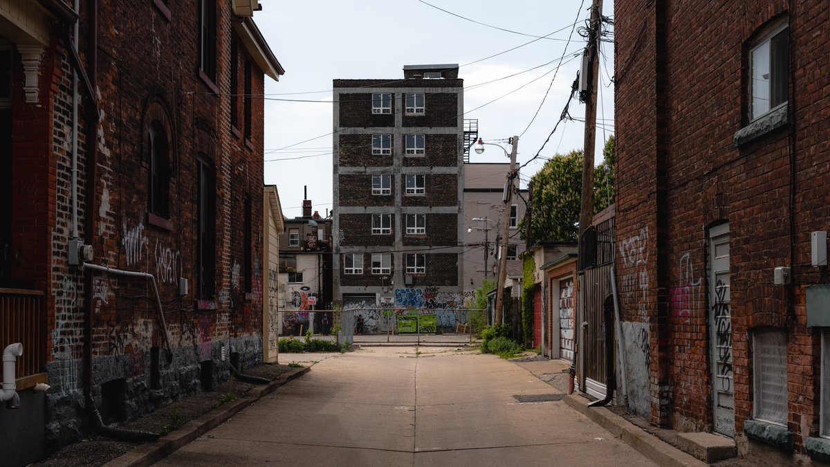 hotshoedrew's tweet photo. Yesterday was a lovely day. #Photography #UrbanPhotography #16x9 https://t.co/ablE6ojNRa