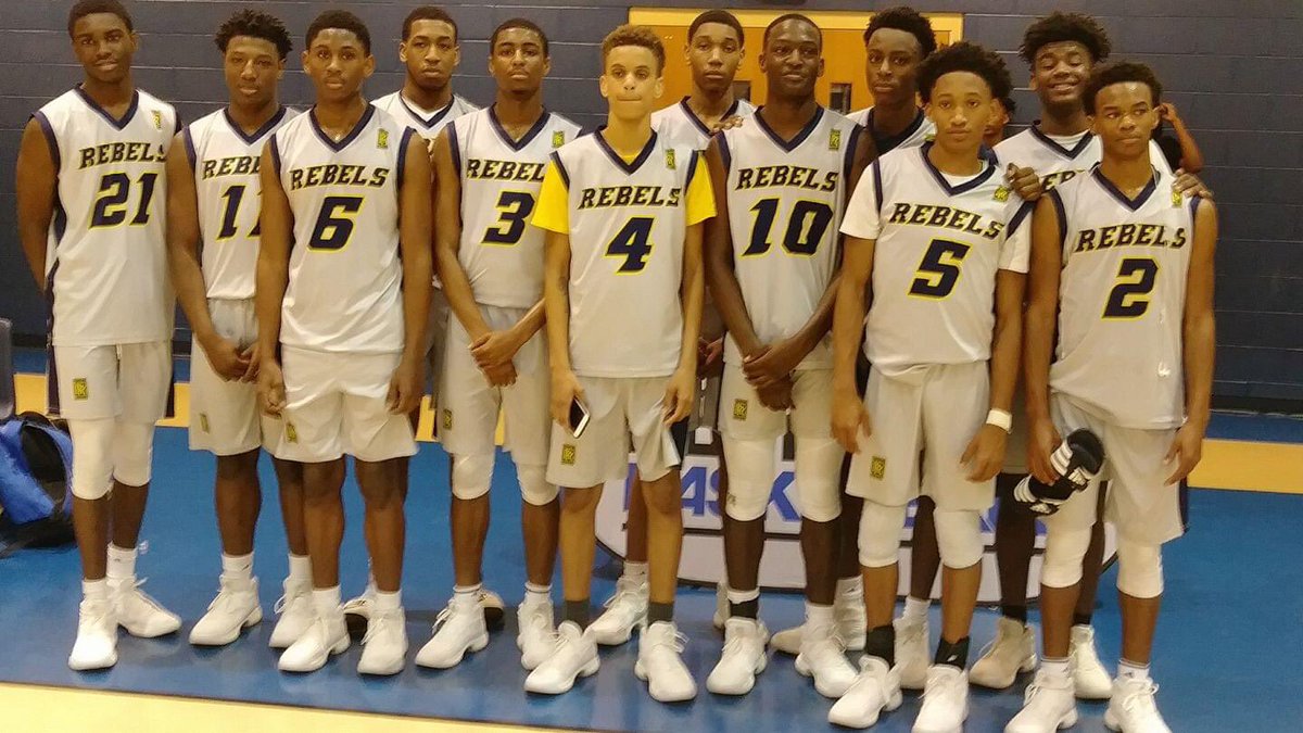 goldenboiDerron's tweet photo. It just dawned on me that it’s all over...... my boys were one of the toughest non-sponsored teams to ever hit the floor!!!! #RunninRebels #SilverGauntlet https://t.co/IjDRkorlui