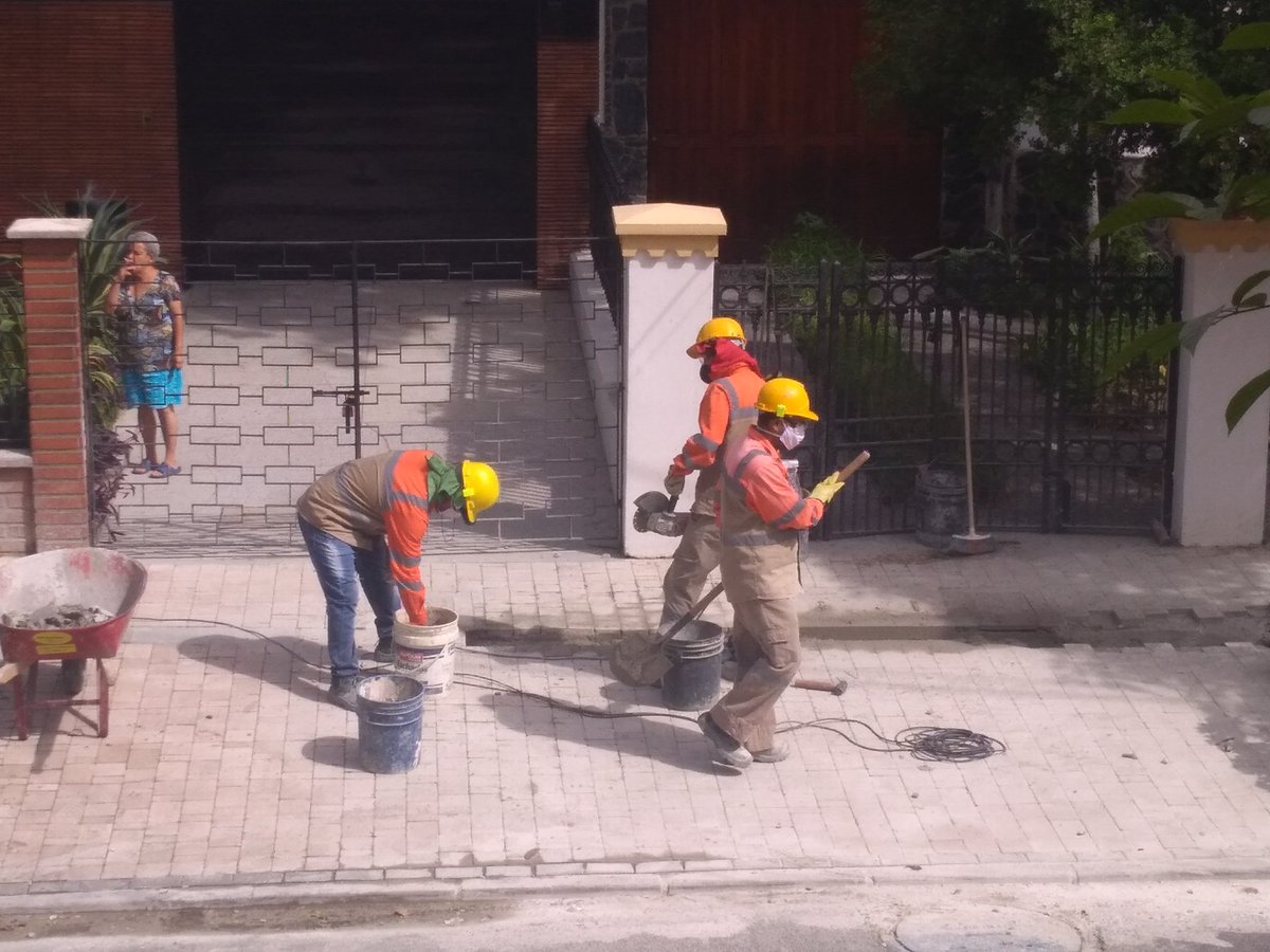 Sr Alcalde Es el Colmo! Martillando y Rompiendo las Aceras de Prado Centro  Cra 50 ,todo el fín de Semana desde las 6 AM ,No Respetan el Descanso de los Ciudadanos ,sumado a la Improvisación,Sobrecostos y Caos generado por esta"Obra"<a href="/QuinteroCalle/">Daniel Quintero 🇨🇴</a> <a href="/FicoGutierrez/">Fico Gutiérrez</a> <a href="/AlcaldiadeMed/">Alcaldía de Medellín</a>